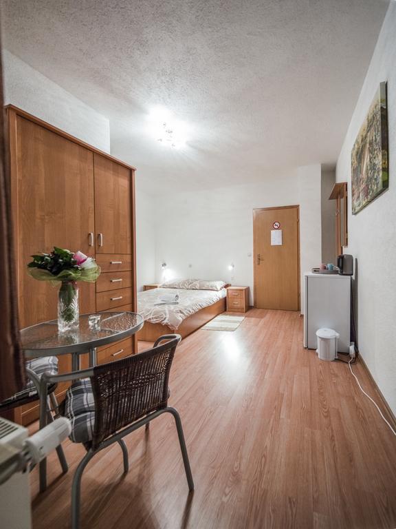 Apartment And Rooms Aracic Korenica Δωμάτιο φωτογραφία