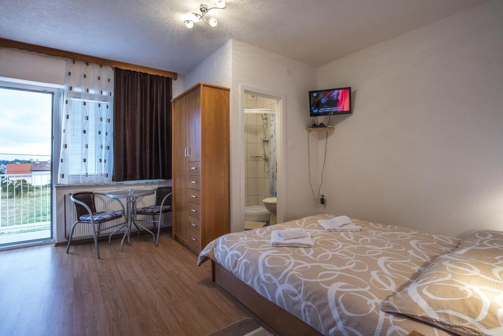 Apartment And Rooms Aracic Korenica Δωμάτιο φωτογραφία