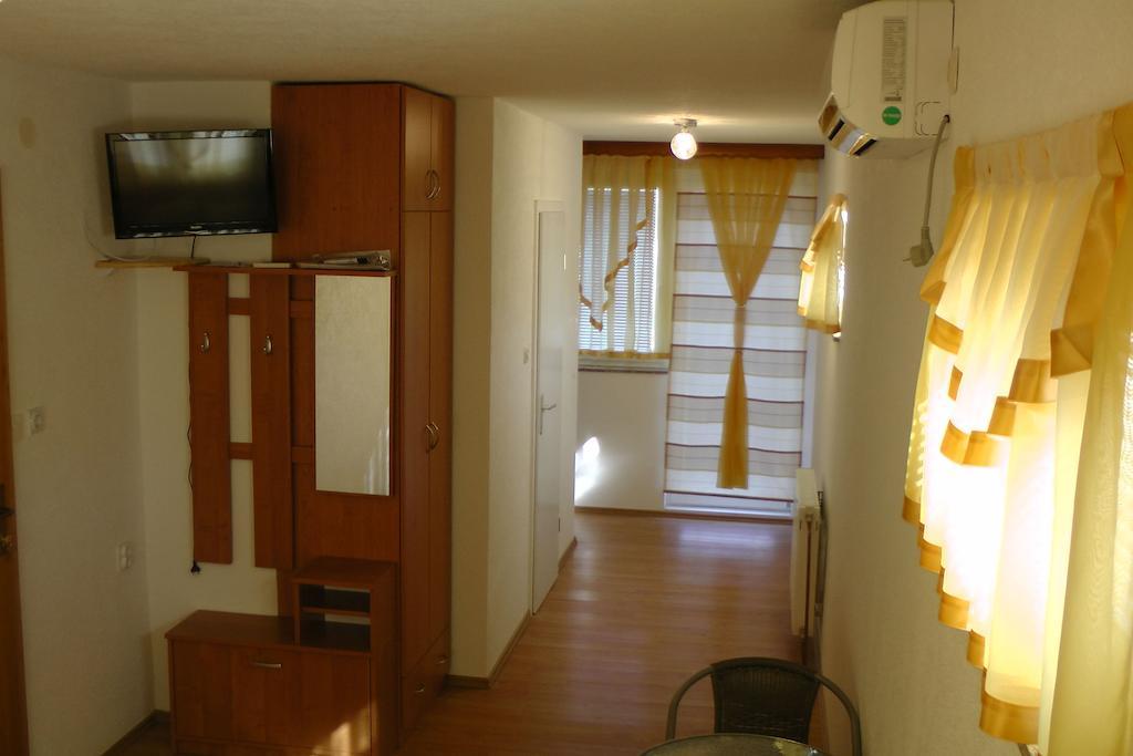 Apartment And Rooms Aracic Korenica Δωμάτιο φωτογραφία