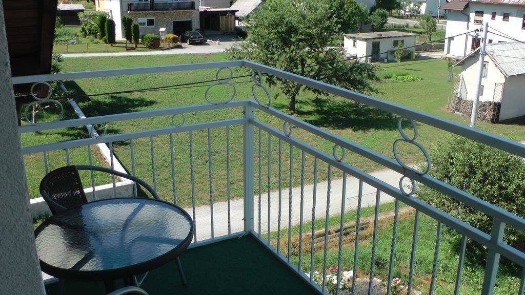 Apartment And Rooms Aracic Korenica Εξωτερικό φωτογραφία