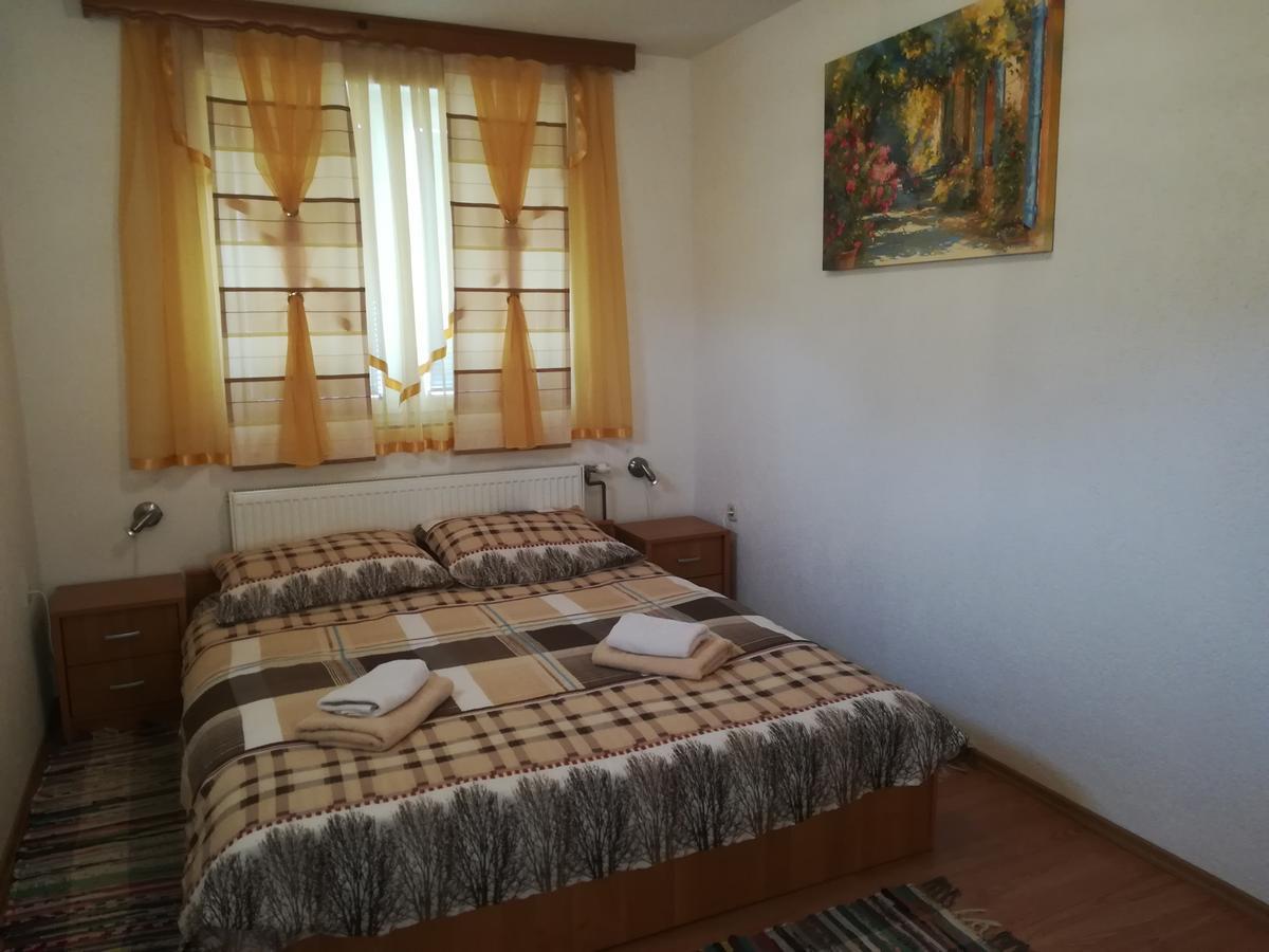 Apartment And Rooms Aracic Korenica Εξωτερικό φωτογραφία